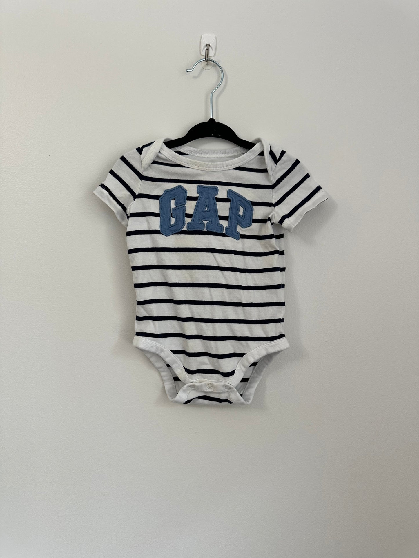 Baby Gap Onesie 6-12m