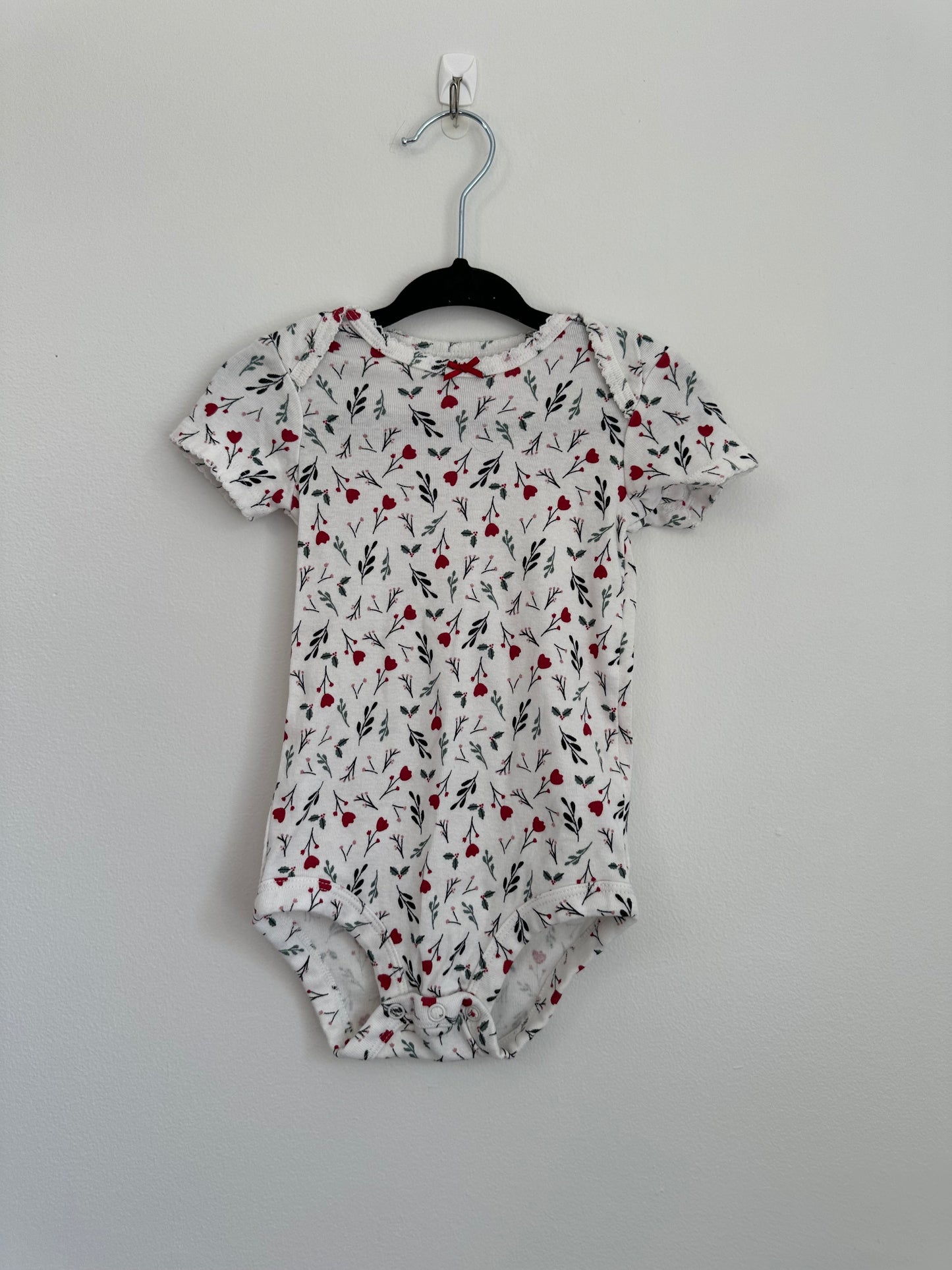 **Carter’s Onesie 6-9m